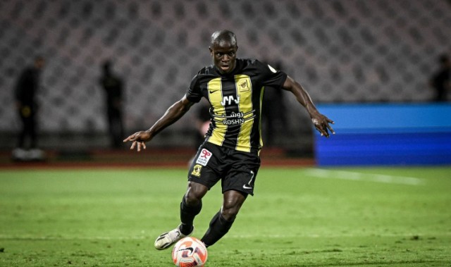 德天空：费内巴切正在追逐坎特，球员愿意降薪加盟