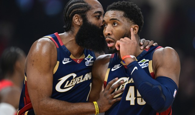 KaiyunSports-开云体育-猛龙主帅：哈登已经是名人堂成员了 米切尔正走在通往名人堂路上