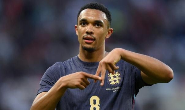 KaiyunSports-开云体育-三狮后腰谁搭赖斯？索斯盖特和网友都想选阿诺德！