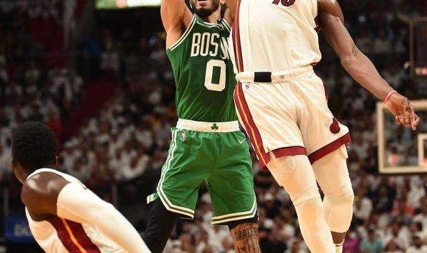 开云体育官方网-塔图姆上下半场判若两人 心态失衡导致绿军被翻盘