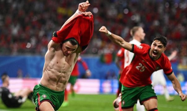 开云体育官方网址-“五换”再显神威，淘汰赛静候更多绝平绝杀