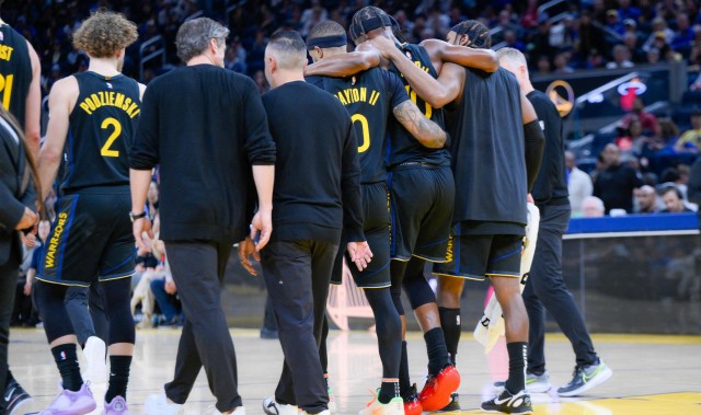 开云体育官方网-巴特勒受伤后2连败！5投全中后因伤退赛，4分6犯规，库里太难了